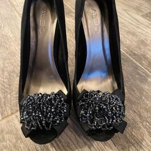Platform dressy peep toe pumps